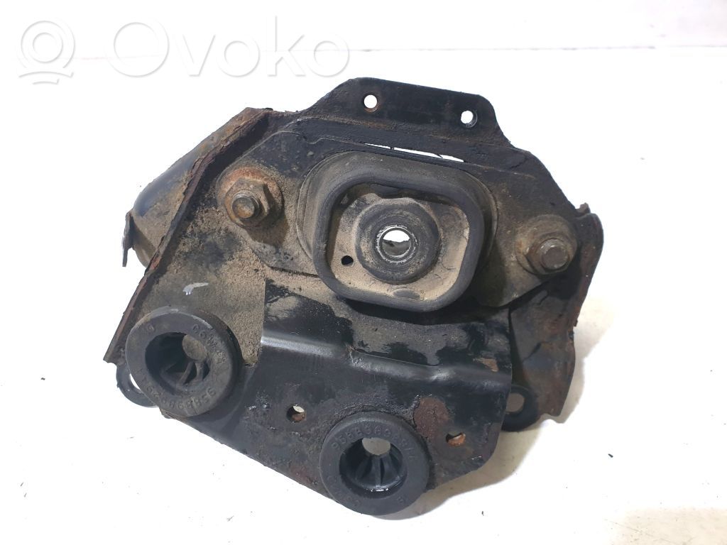 Nissan Primera Gearbox mounting bracket 