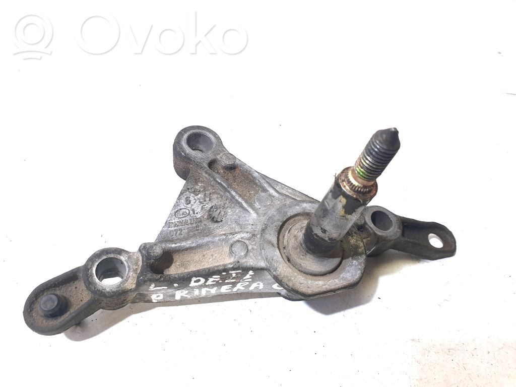 Nissan Primera Gearbox mounting bracket 