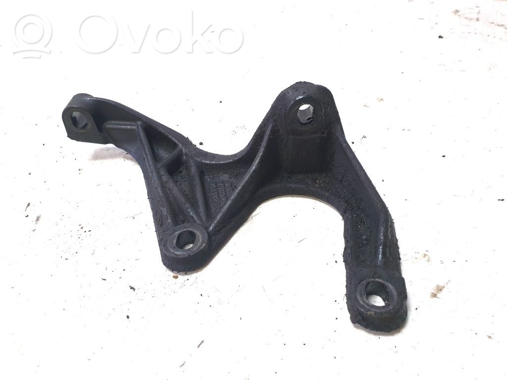 Engine mounting bracket   30735708