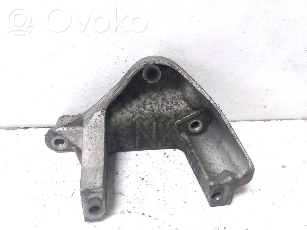 Peugeot 407 Engine mounting bracket 