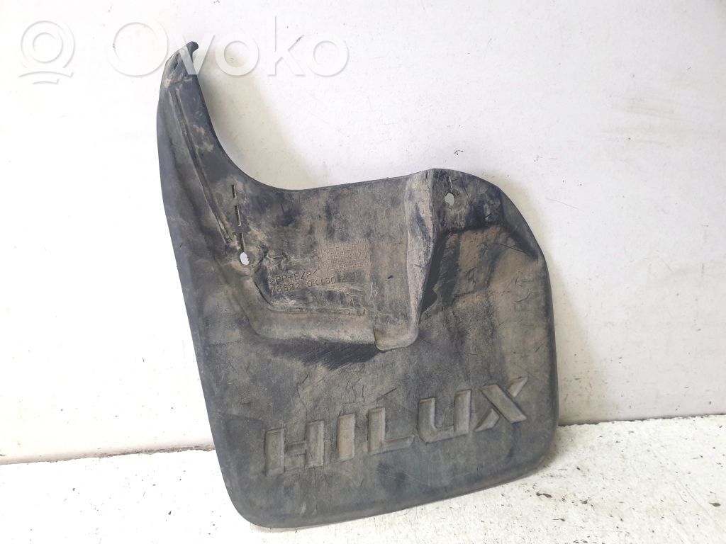 Toyota Hilux (AN120, AN130) Chlapacze przednie 