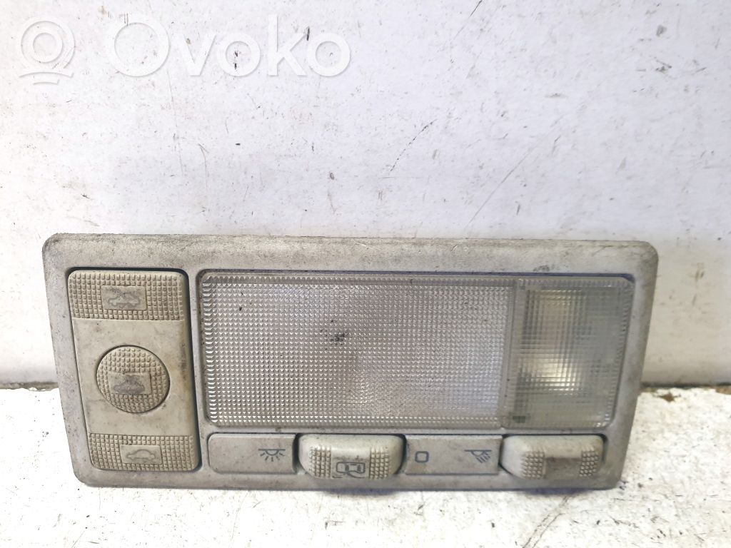 Volkswagen PASSAT B4 Luz del asiento delantero 