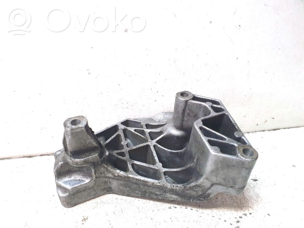 Volkswagen Golf IV Engine mounting bracket 
