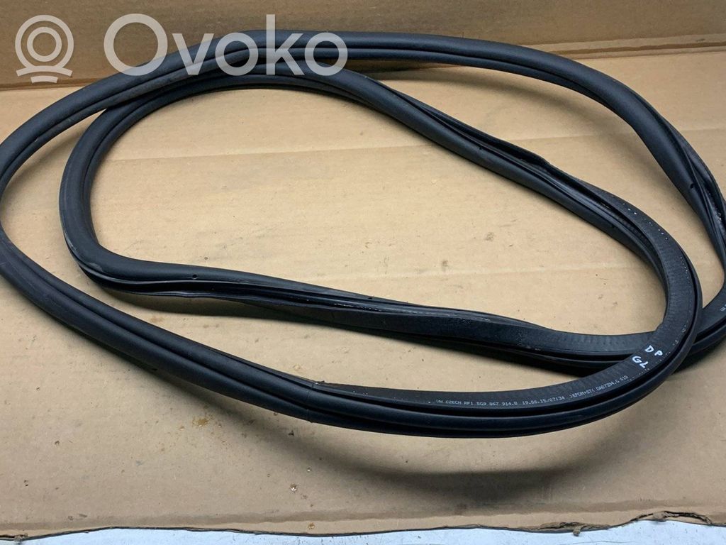 Volkswagen Golf VII Rear door rubber seal (on body) 