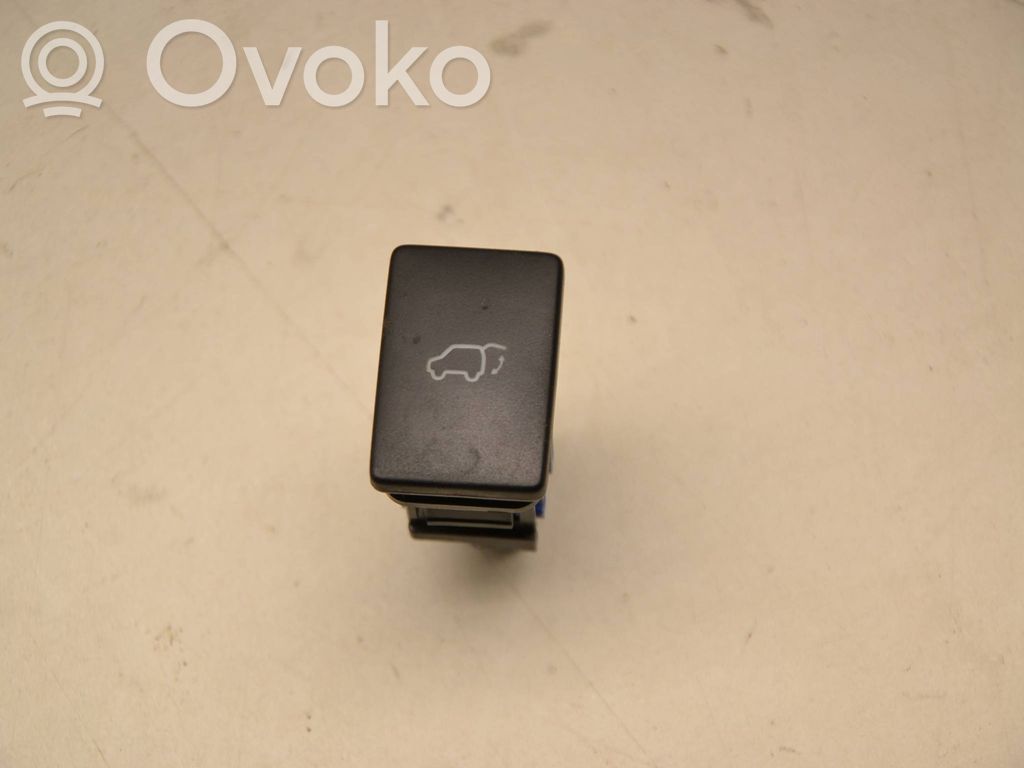 Toyota RAV 4 (XA40) Tailgate/boot open switch button 