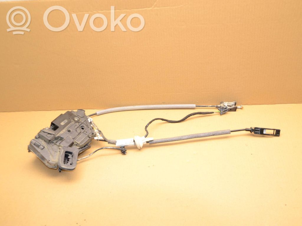 Volkswagen Golf VII Priekšpusē slēdzene 