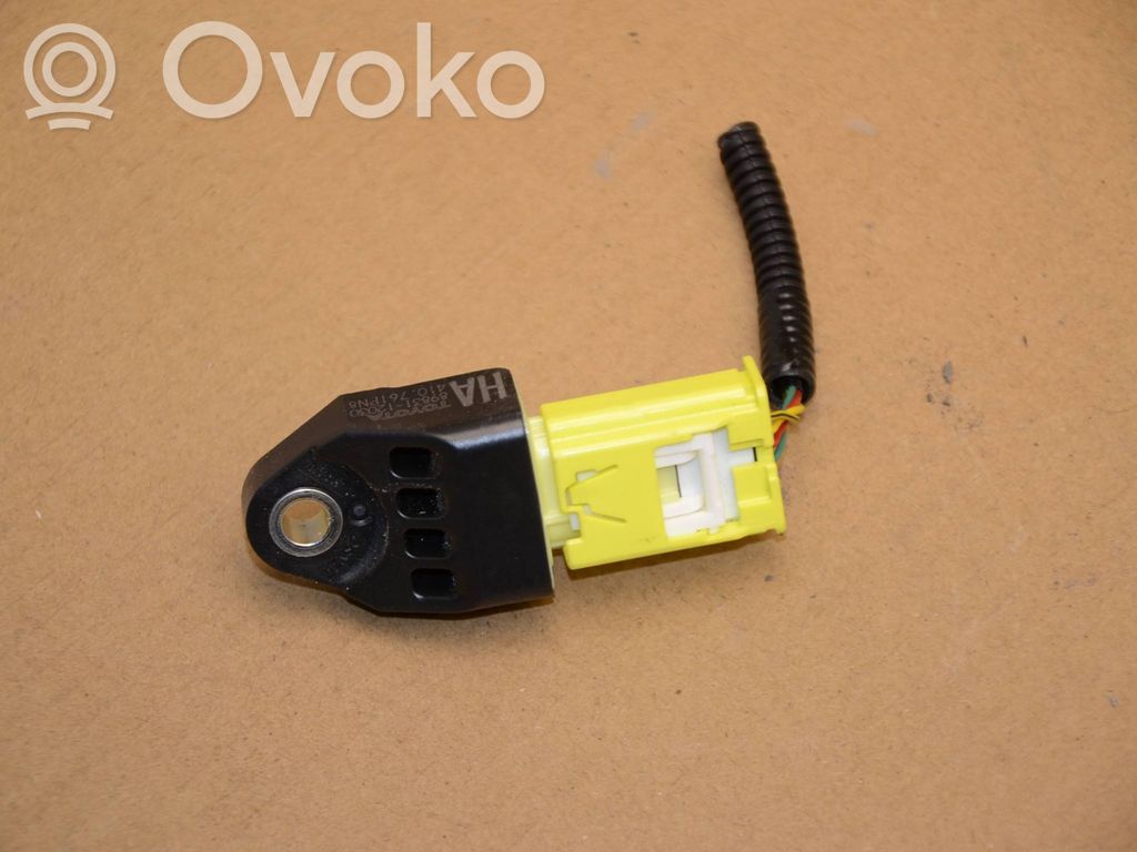 Toyota RAV 4 (XA40) Airbag deployment crash/impact sensor 