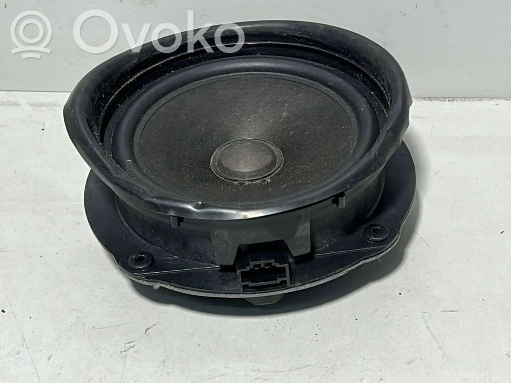 Skoda Octavia Mk3 (5E) Front door speaker 