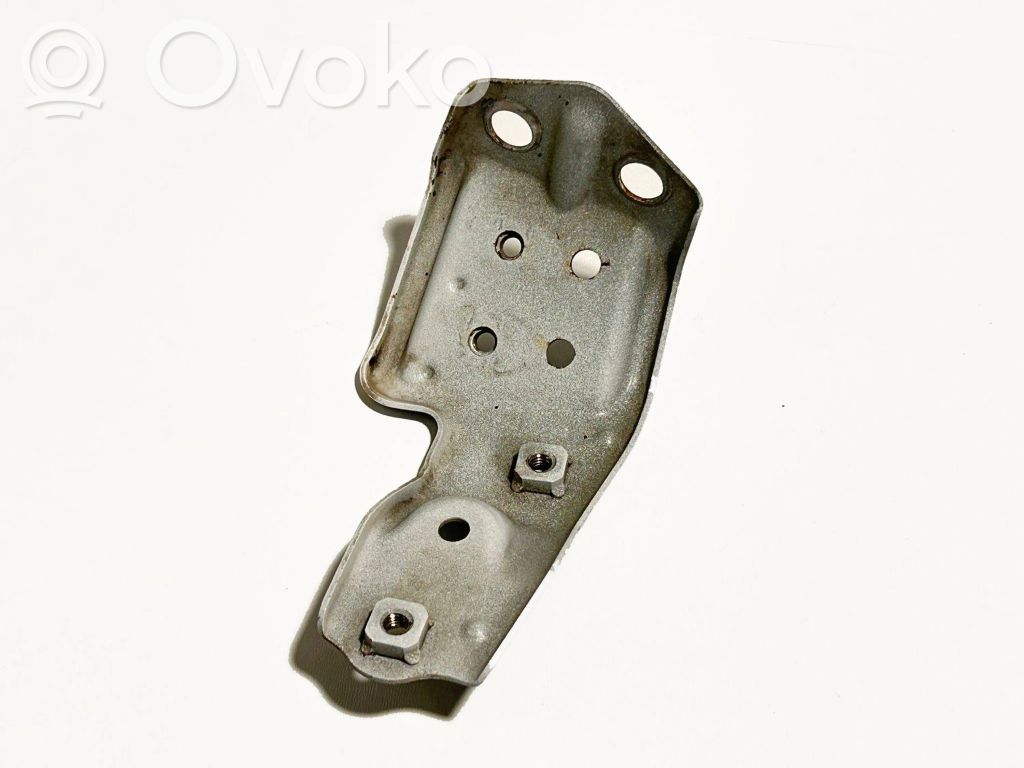 Toyota Avensis T270 Fender mounting bracket 