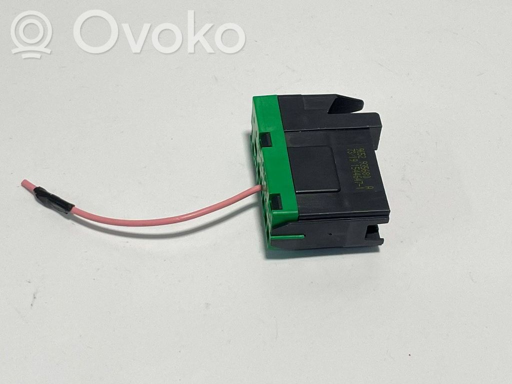 Peugeot 3008 II Fuse module 