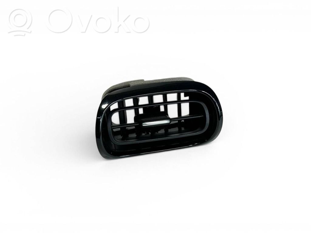 Toyota Yaris Cross Moldura protectora de la rejilla de ventilación lateral del panel 