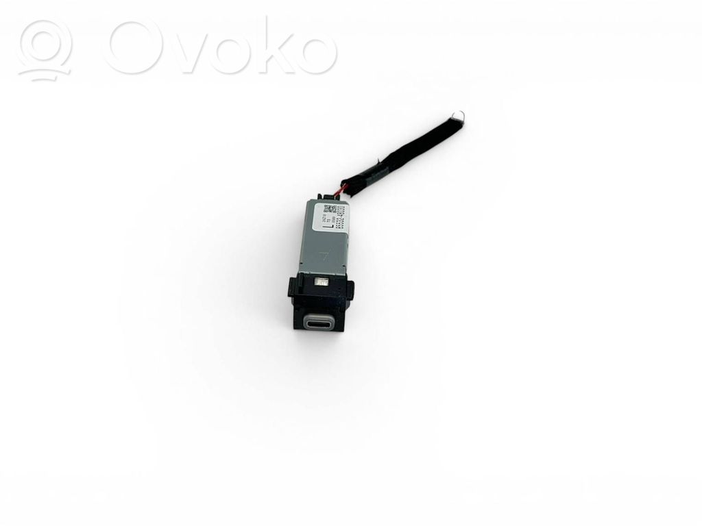 Toyota Yaris Cross Разъем USB 