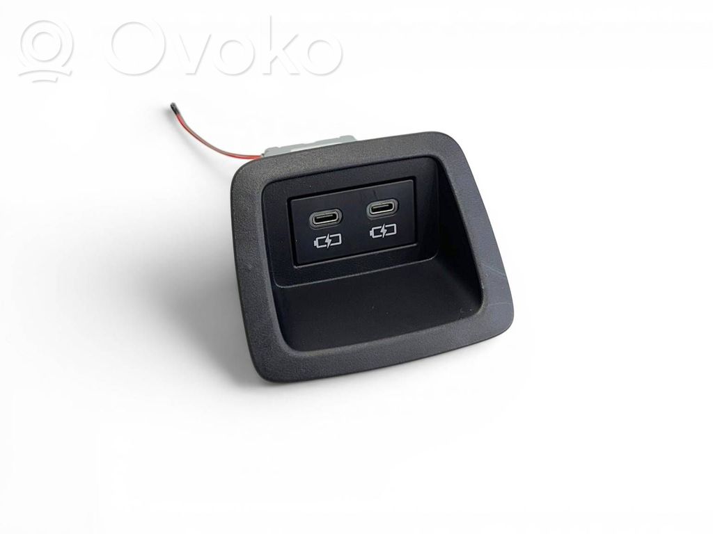Toyota Corolla Cross Gniazdo / Złącze USB 