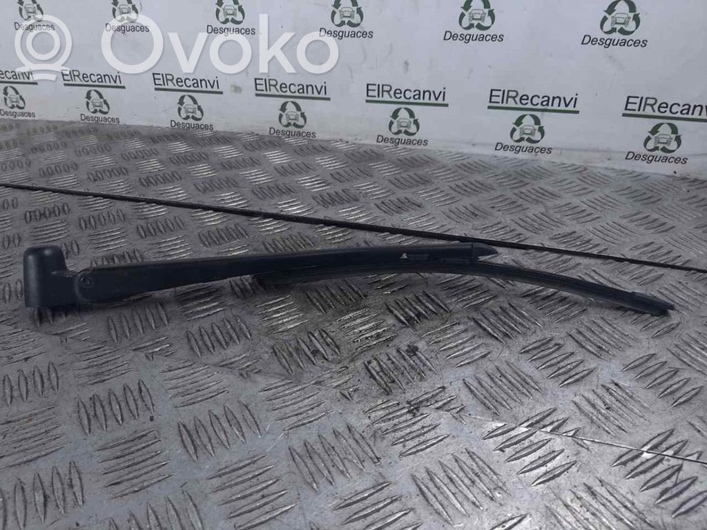 Brazo del limpiaparabrisas trasero   7199565
