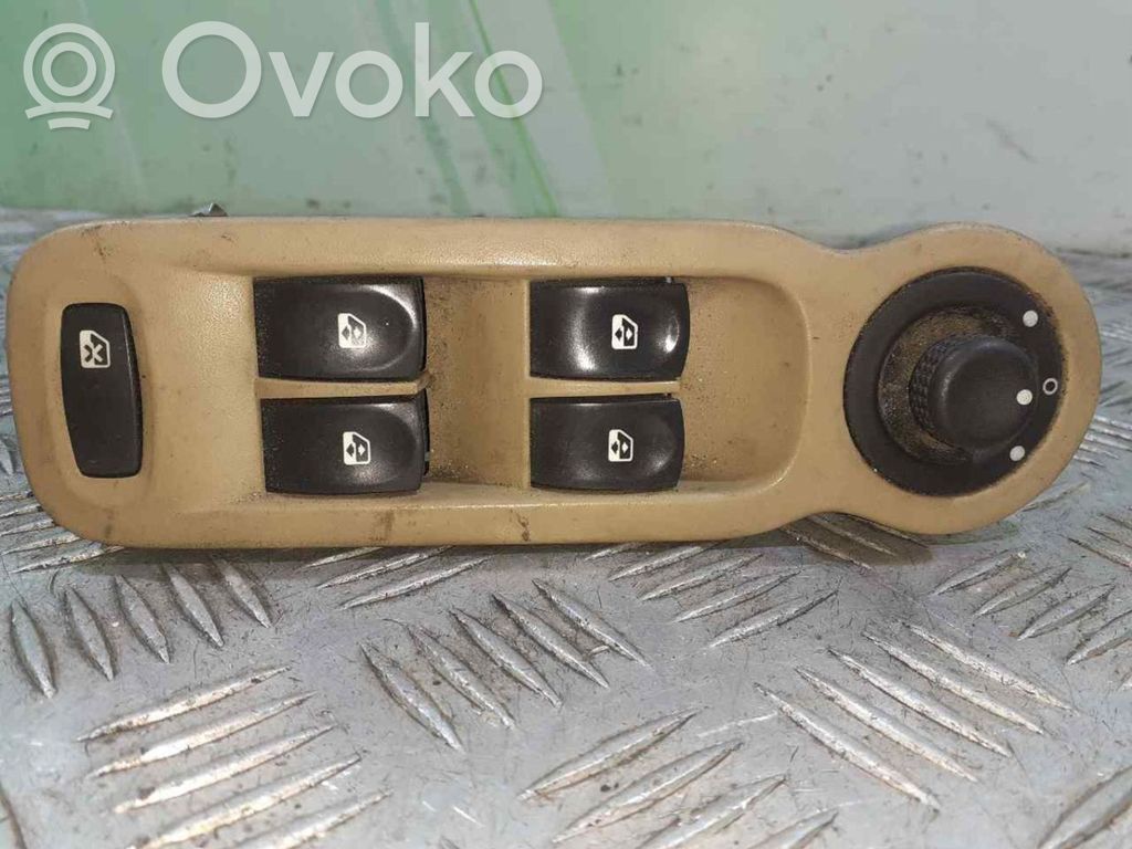 Renault Modus Electric window control switch 
