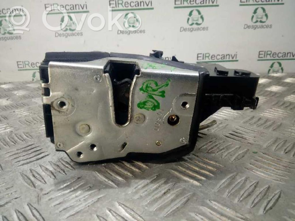 Cerradura de puerta delantera