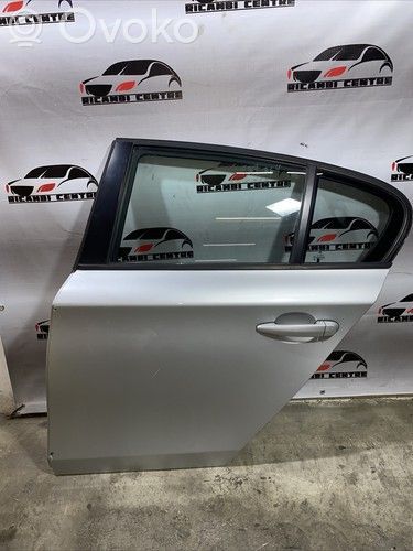 Front door   41525A2A383
