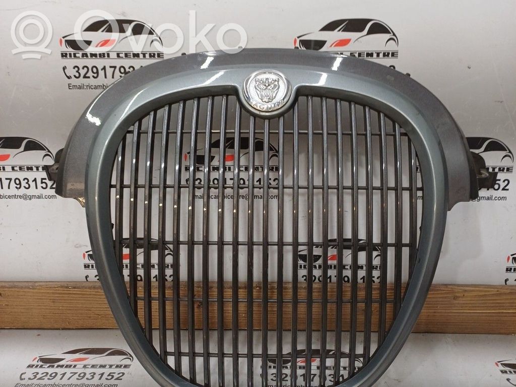Etusäleikkö   4R838A100DB,4R838A100AB,4R838A100CB0XX,4R838A100CBW,4R838A100DB,XR840243,XR847244XXX,XR847246