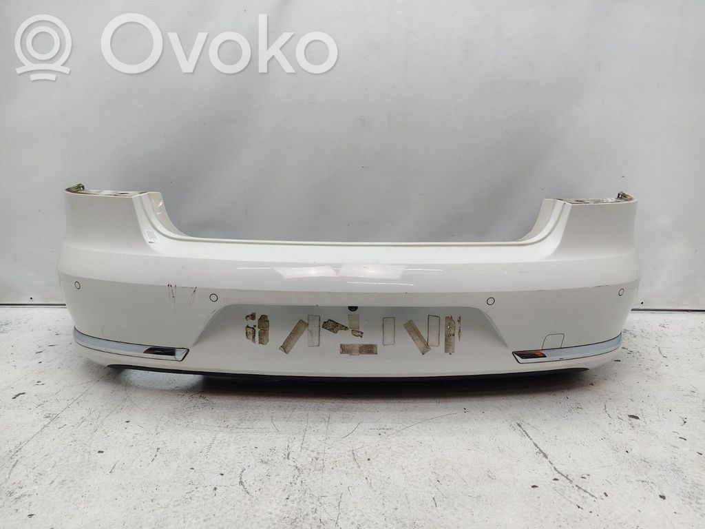 Volkswagen PASSAT B7 Parachoques 