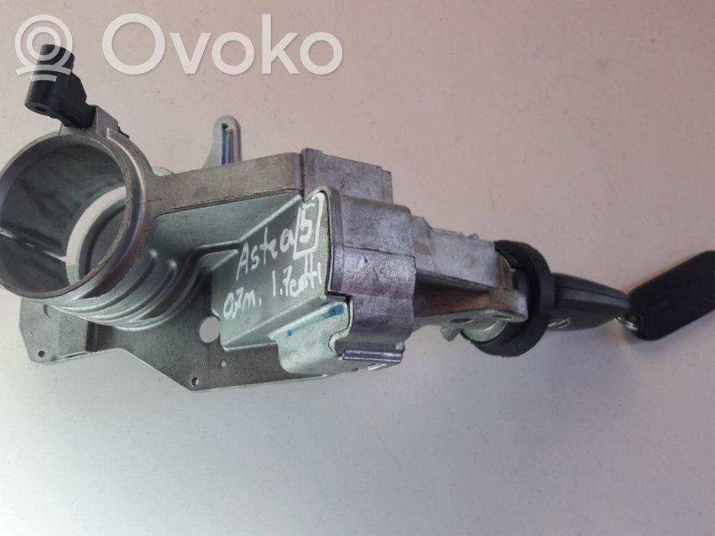Opel Astra H Užvedimo spynelė 