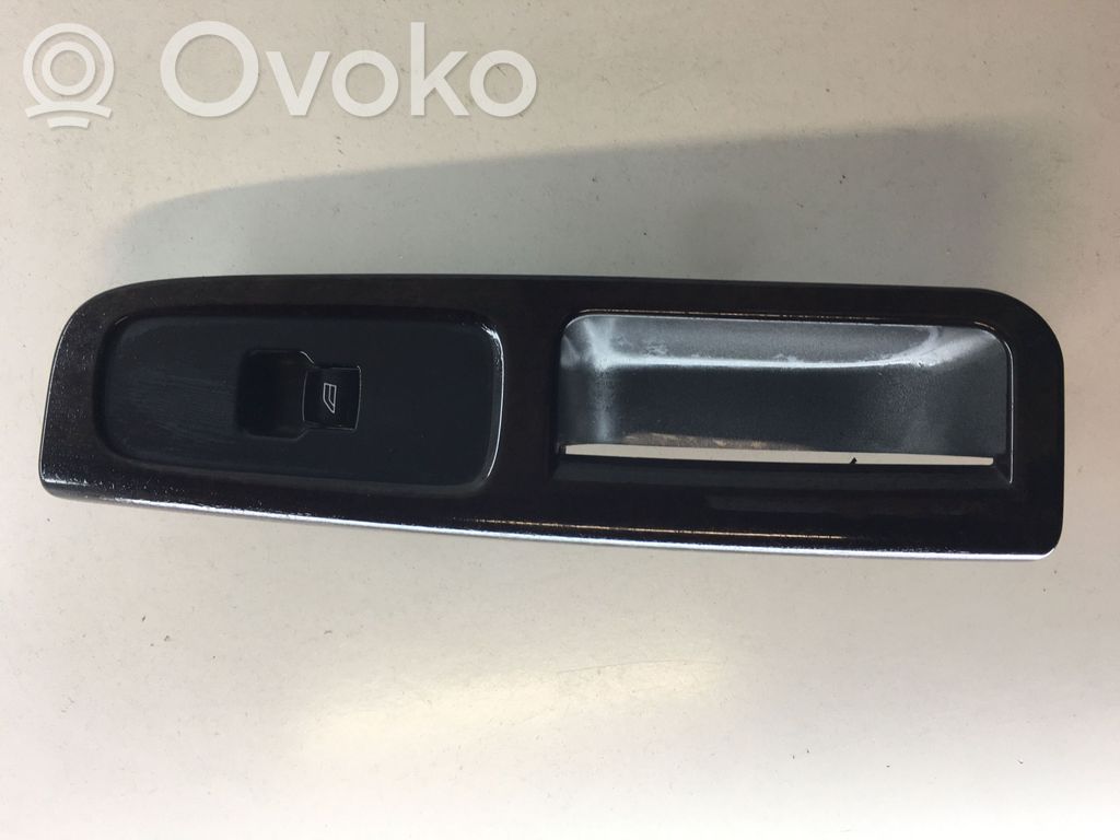 Volvo V50 Front door window switch trim 