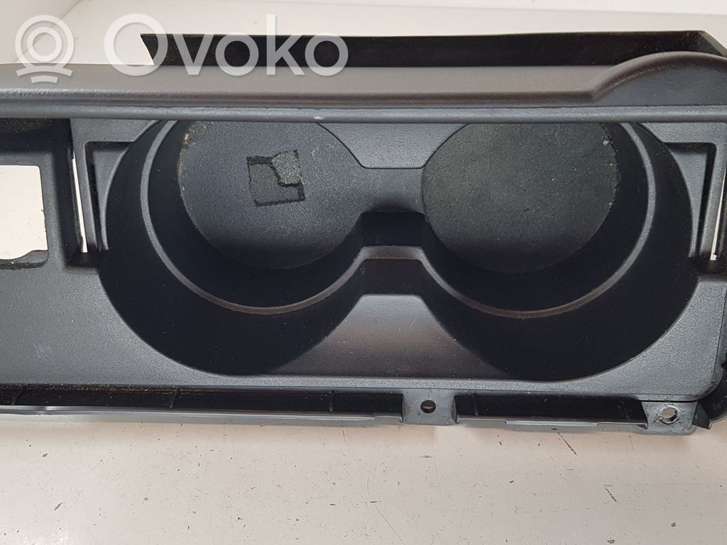 Mazda 3 I Puodelių laikiklis (priekyje) 
