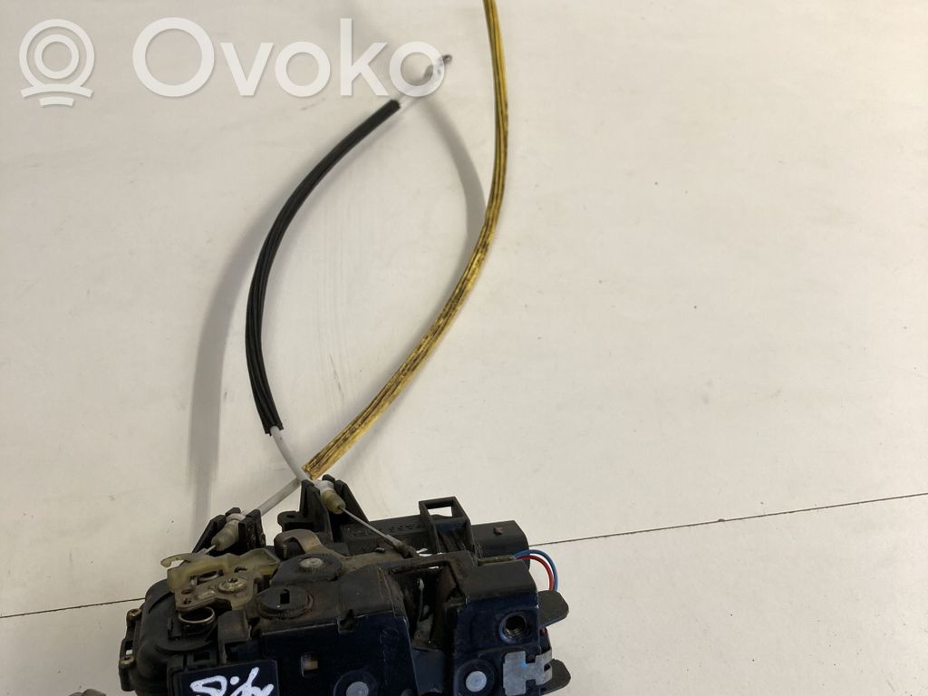 Audi A6 S6 C5 4B Galinių durų spyna 