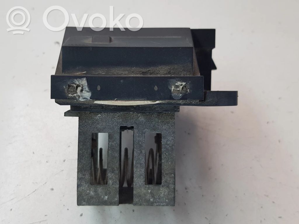 Peugeot 3008 I Coolant fan relay 