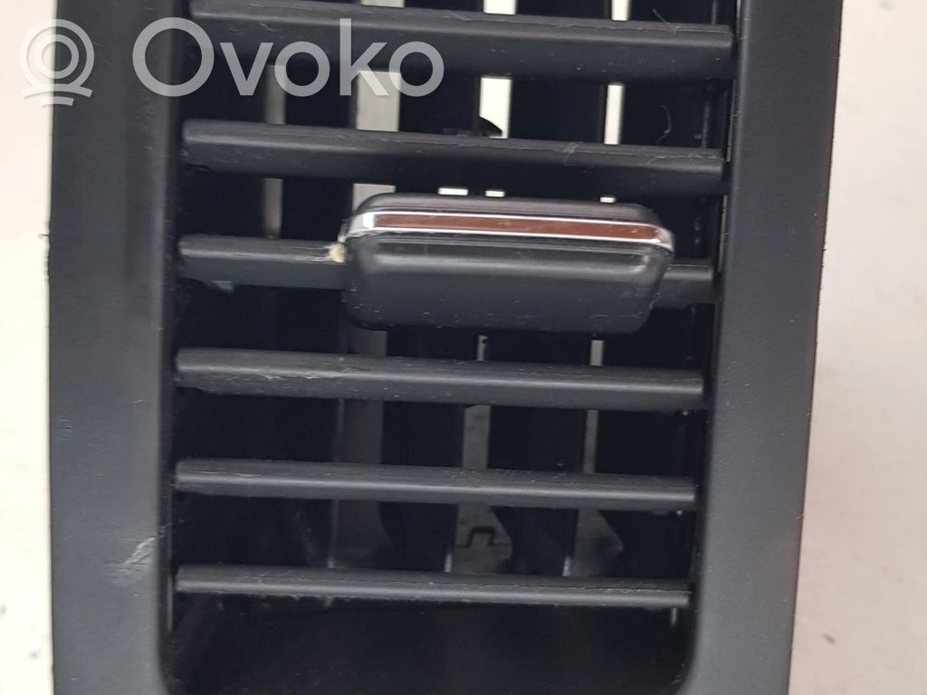 Toyota Corolla Verso E121 Dysze / Kratki środkowego nawiewu deski rozdzielczej 