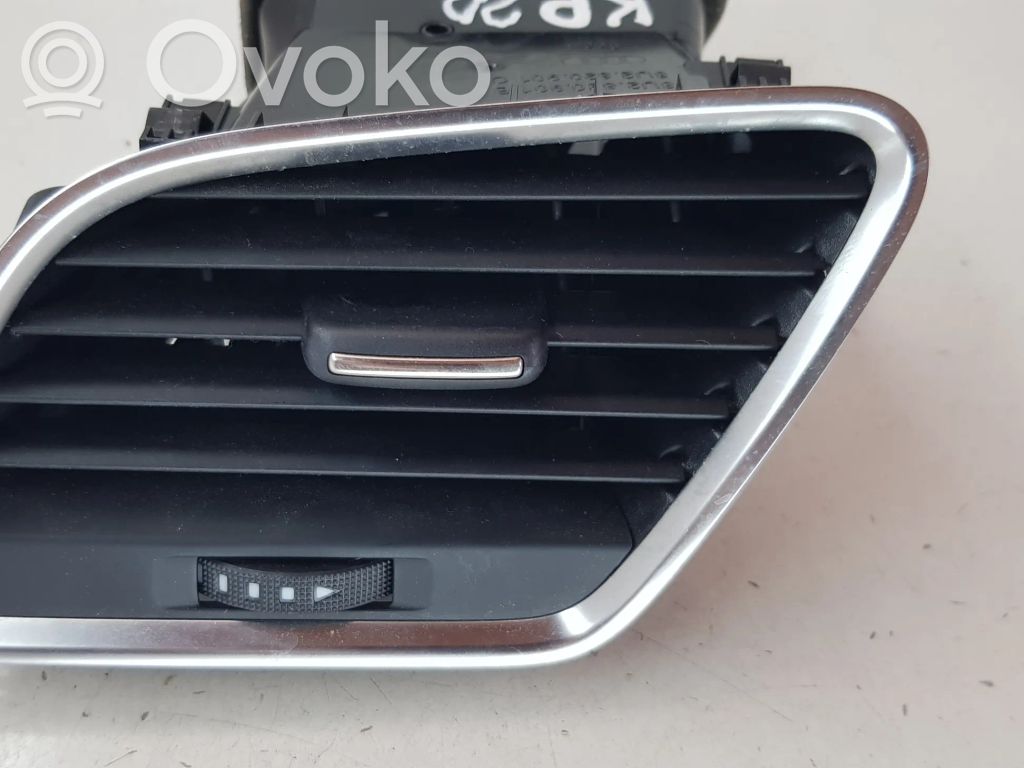 Audi Q3 8U Boczna kratka nawiewu deski rozdzielczej 