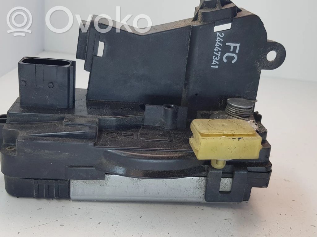 Opel Vectra C Priekšpusē slēdzene 