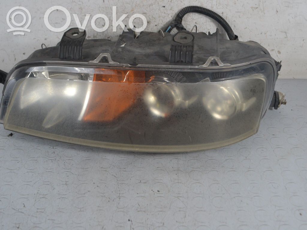 Fiat Punto (188) Lampa przednia 