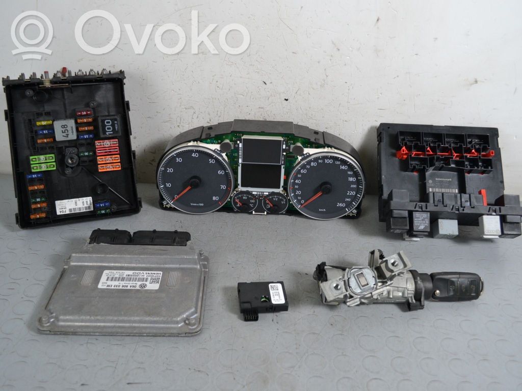 Volkswagen Golf V Komputer / Sterownik ECU i komplet kluczy 