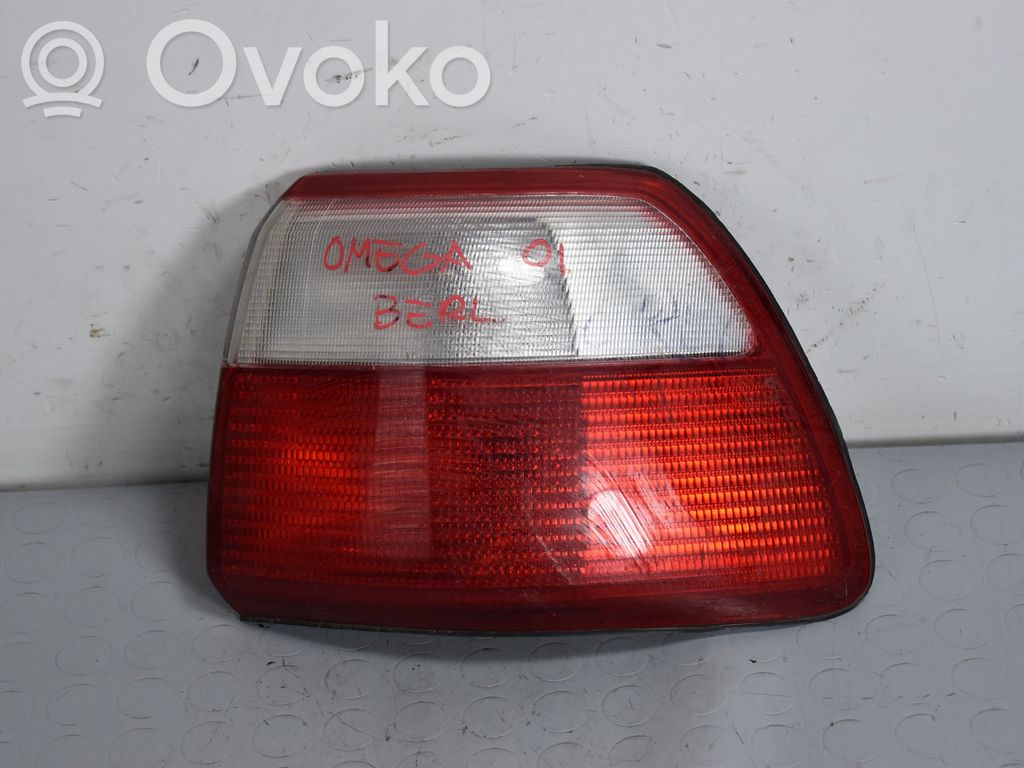 Opel Omega B2 Aizmugurējais lukturis virsbūvē 
