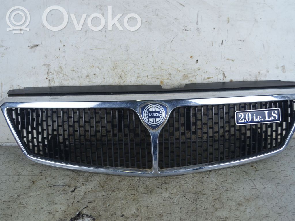 Lancia Dedra Oberes Gitter vorne 