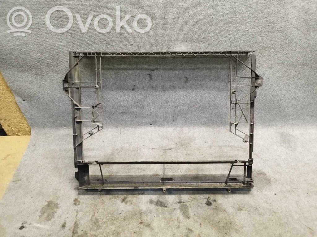 Volkswagen Touareg II Radiator mount bracket 