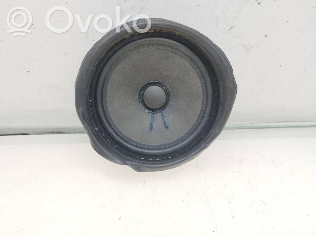 Skoda Octavia Mk3 (5E) Front door speaker 