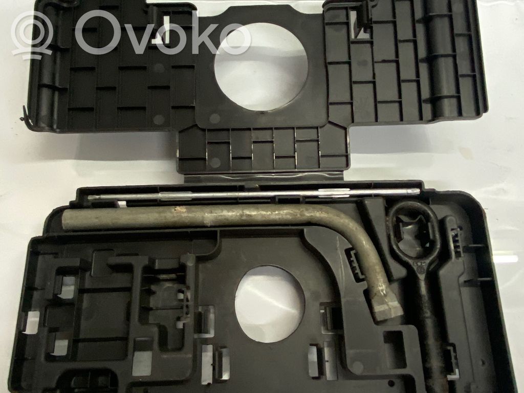 Audi A5 Sportback 8TA Tool set 