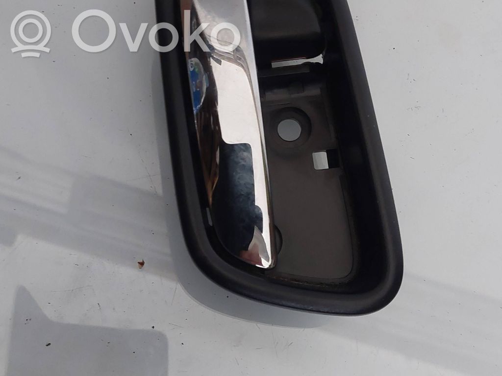 Honda CR-V Front door interior handle 