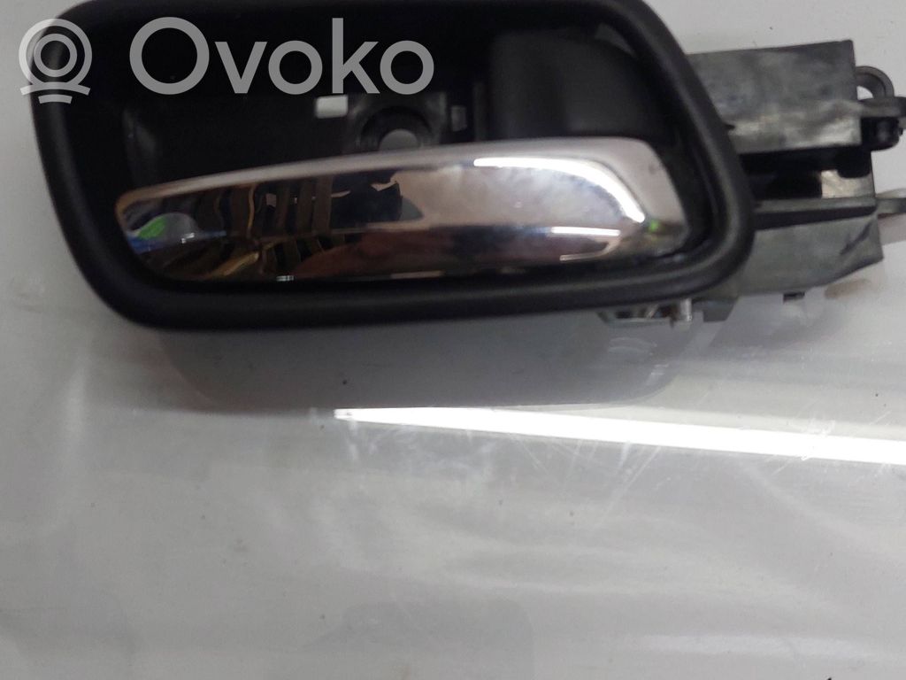 Honda CR-V Front door interior handle 