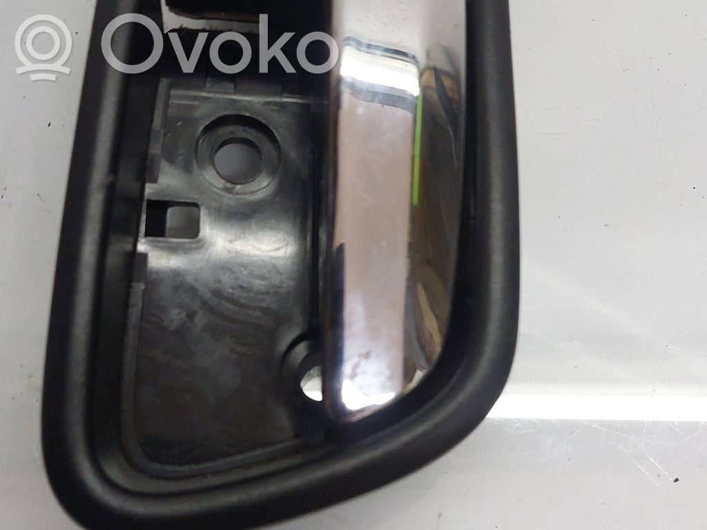 Honda CR-V Front door interior handle 