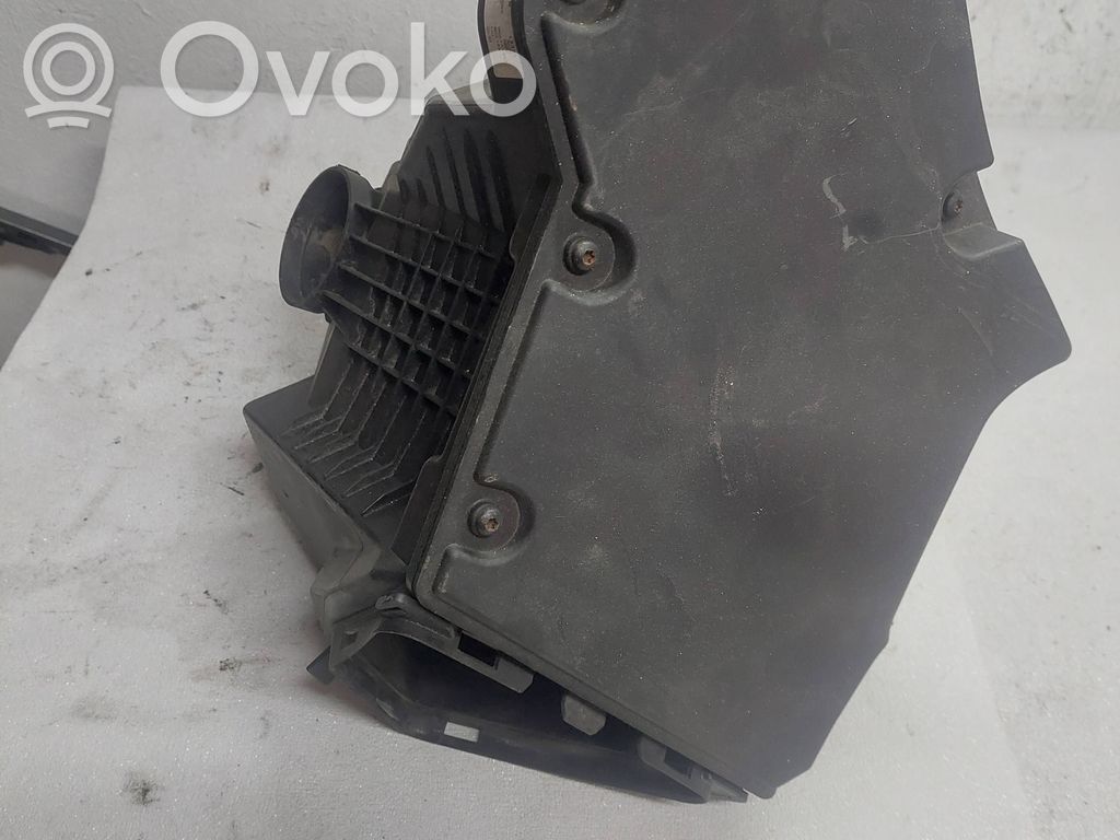 Audi A5 8T 8F Obudowa filtra powietrza 