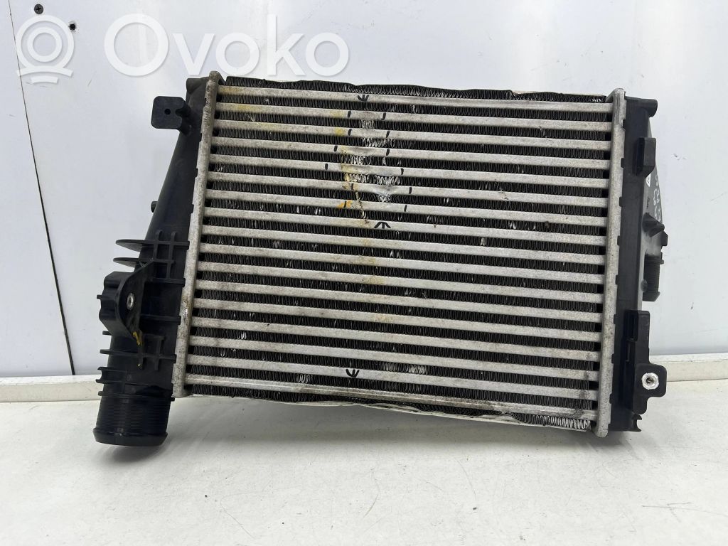 Opel Vivaro Intercooler radiator 