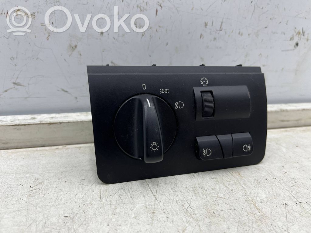 Light switch   8380255,037045051