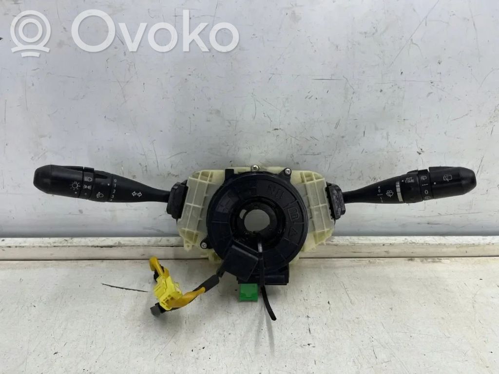 Mitsubishi Colt Commodo, commande essuie-glace/phare 