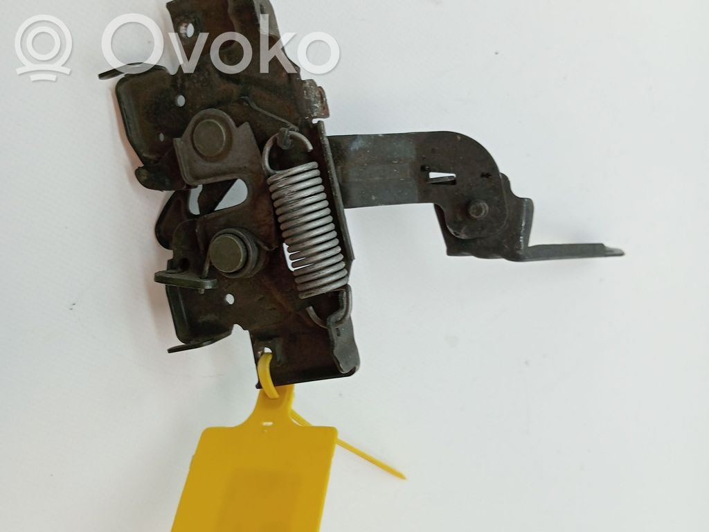 Mazda 3 I Tie down hook / loop 