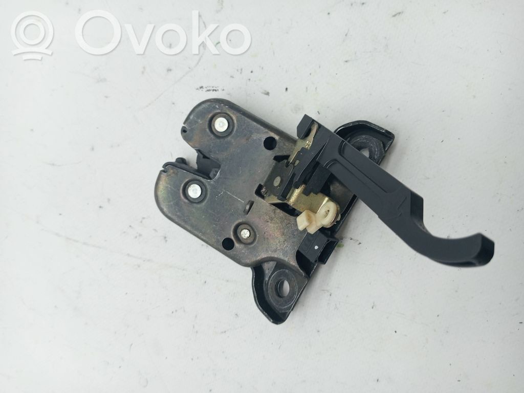 Tie down hook / loop   8P3827505