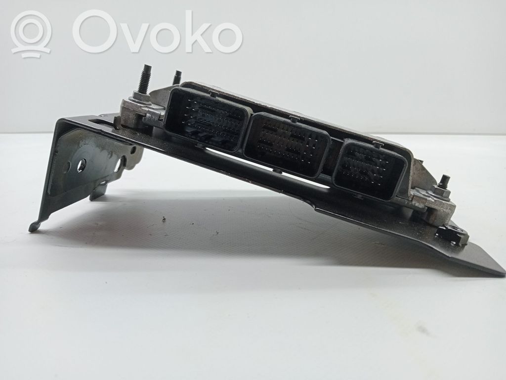 Engine control unit/module ECU   237D40171R