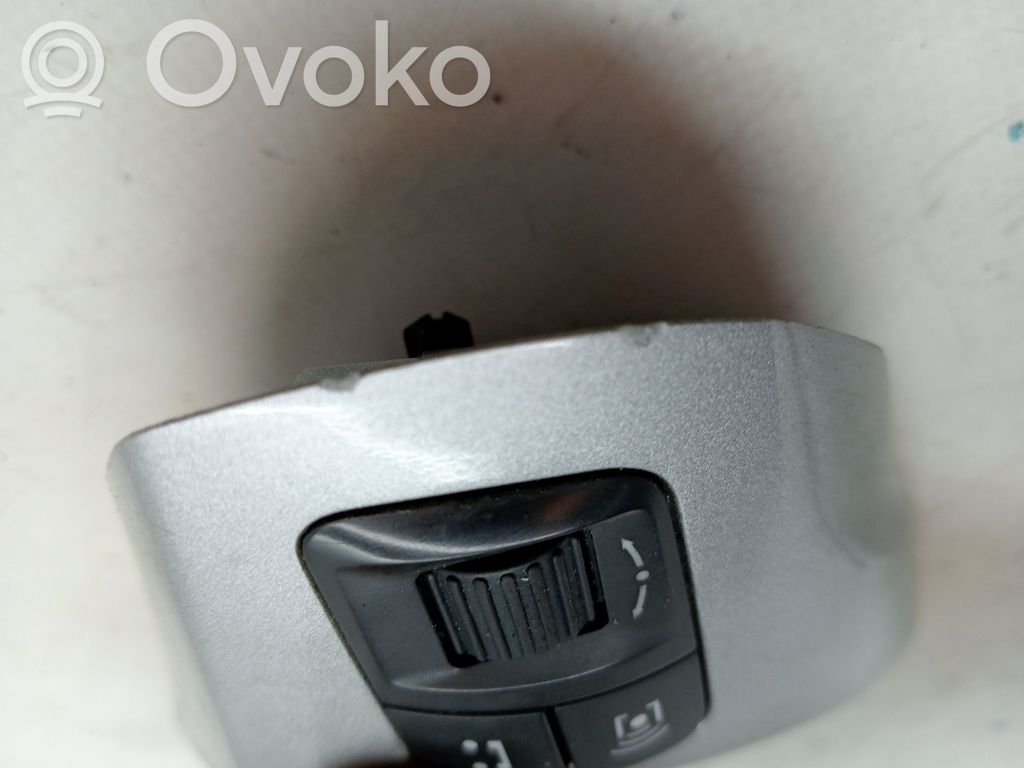 Boutons / interrupteurs volant   13222332