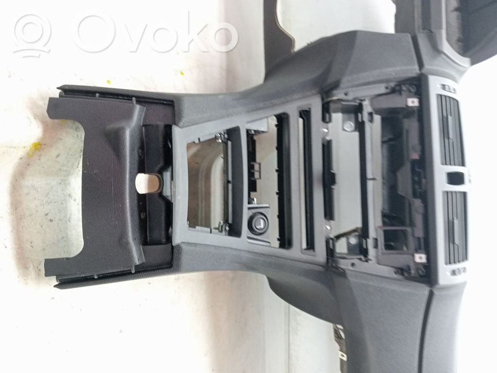 BMW X3 E83 Dashboard 